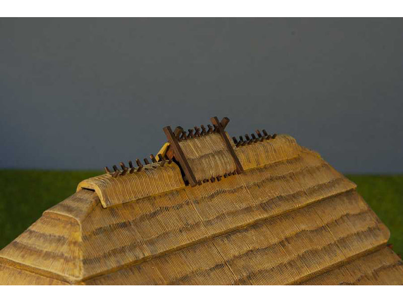 Zvezda Snap Kit - doškový venkovský dům (1:72)