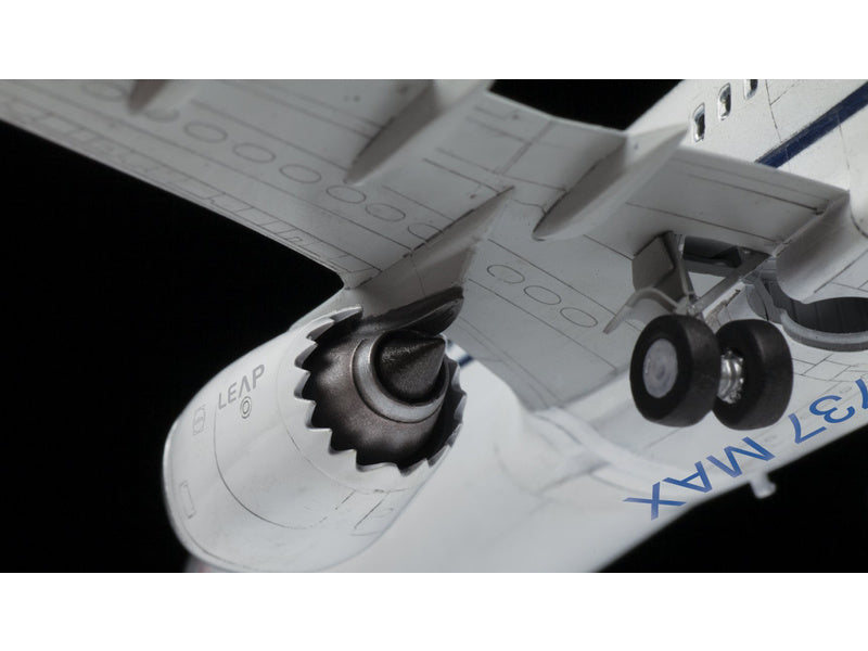 Zvezda Boeing 737-8 MAX (1:144)